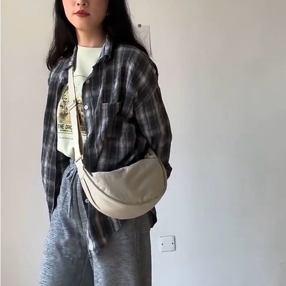 Chest Bag Nylon Casual Crossbody Bag for Women and Men Travel Shopping Bag - Picture 8 of 10